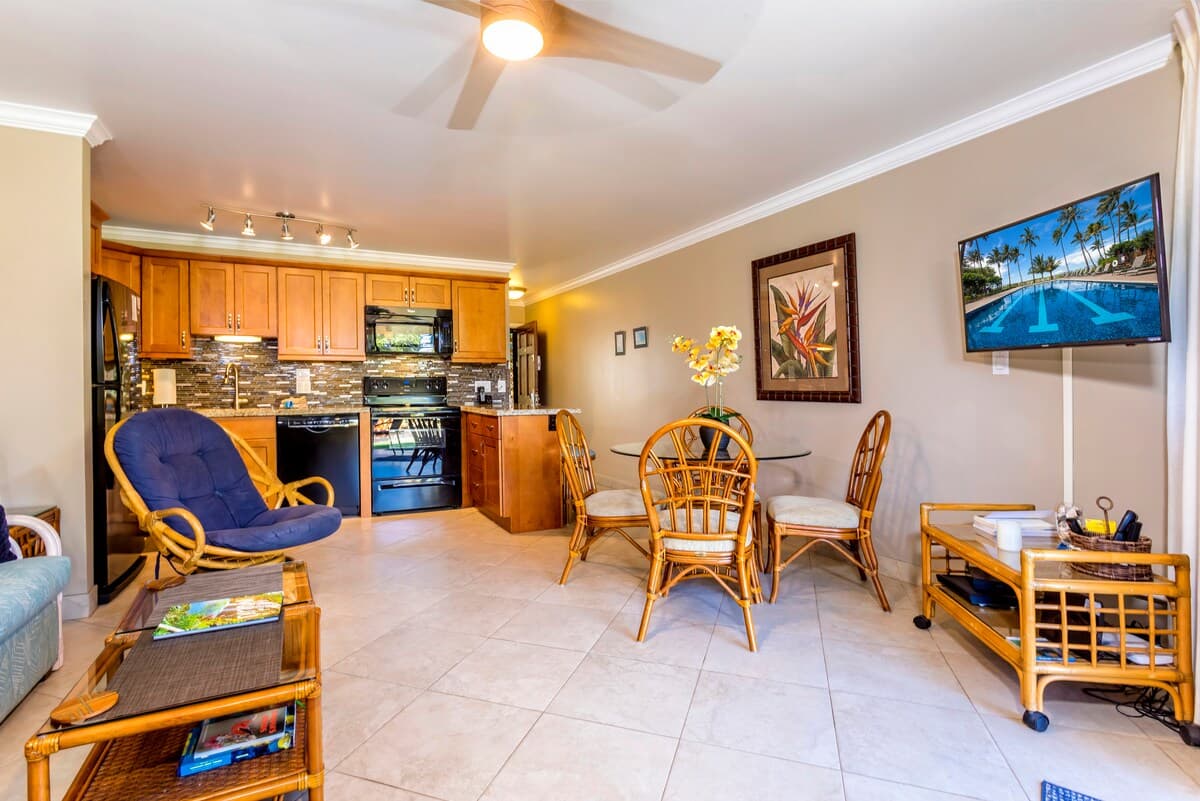 Condo in Kihei · ★4.89 · 1 bedroom · 2 beds · 1 private bath - Photo 5
