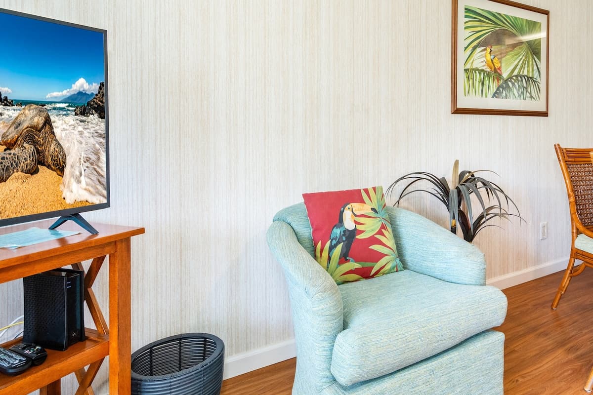 Condo in Kihei · ★4.73 · 1 bedroom · 2 beds · 1 private bath - Photo 5