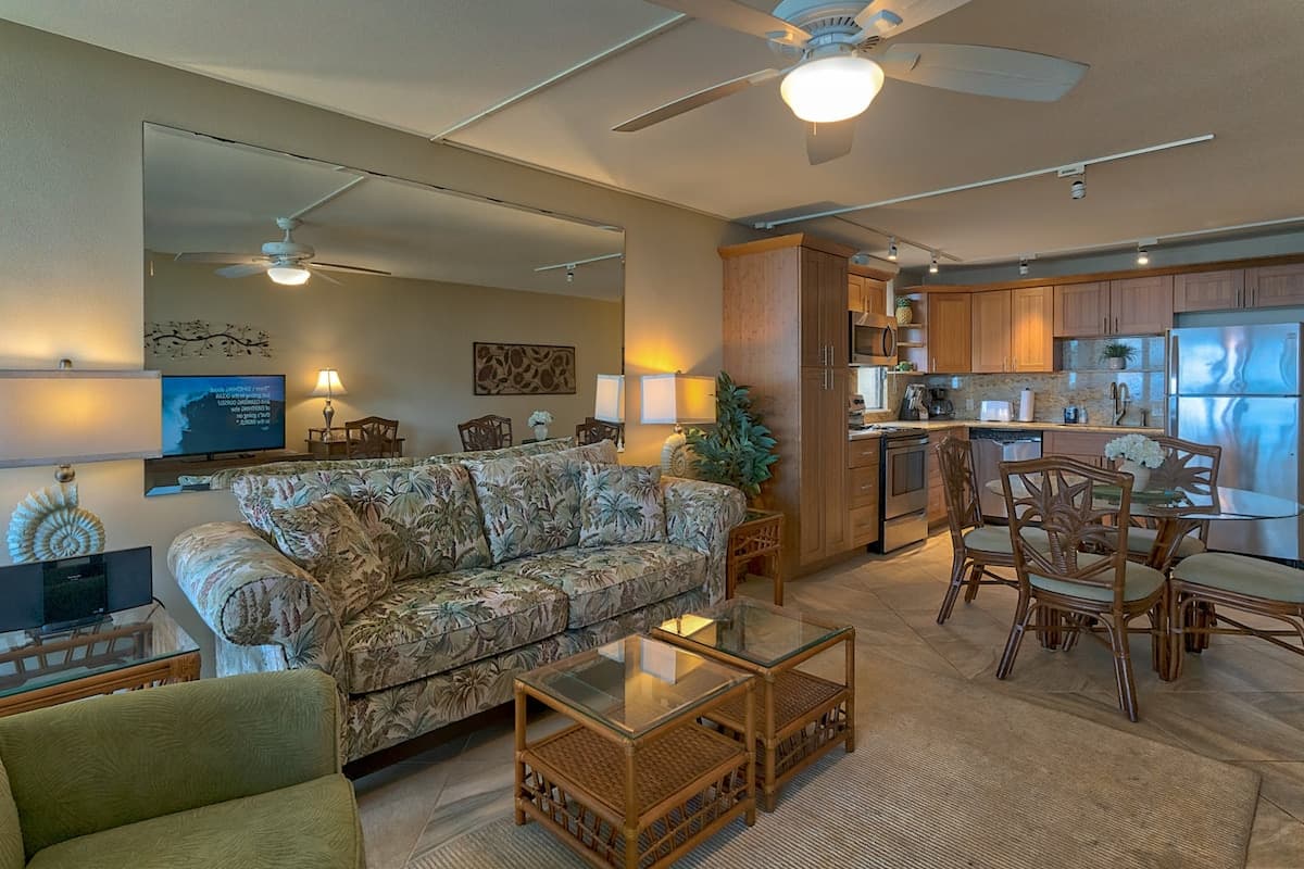 Condo in Kihei · ★4.0 · 2 bedrooms · 3 beds · 1 bath - Photo 3