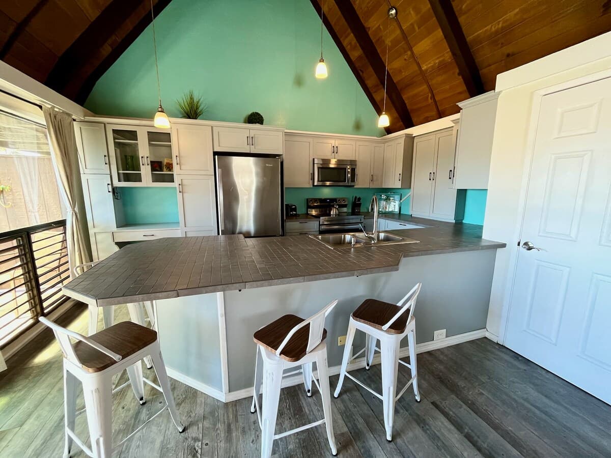 Condo in Pahala · ★4.69 · 1 bedroom · 2 beds · 1 bath - Photo 4