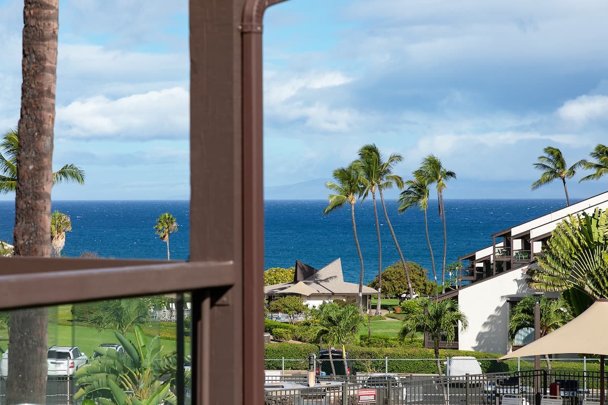 Condo in Kihei · ★4.83 · 2 bedrooms · 4 beds · 2 baths - Photo 2