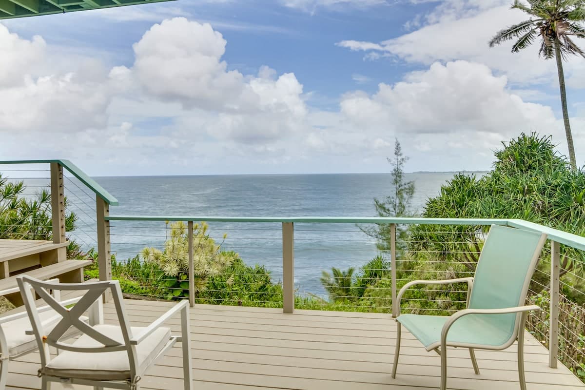 Home in Hilo · ★4.73 · 2 bedrooms · 4 beds · 2 baths - Photo 1