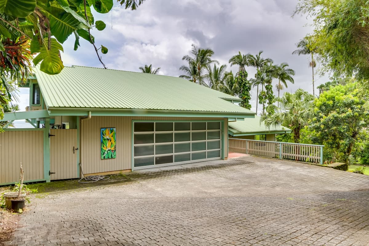 Home in Hilo · ★4.73 · 2 bedrooms · 4 beds · 2 baths - Photo 2