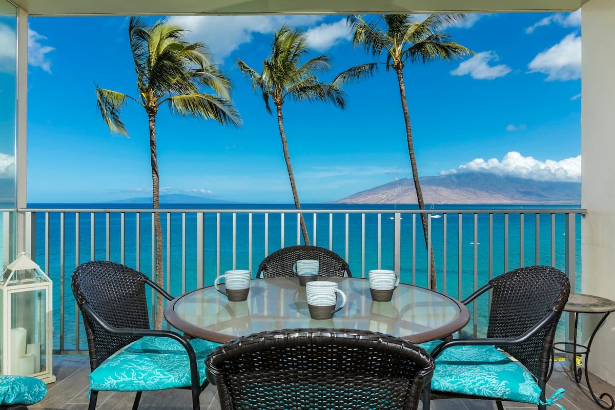 Condo in Kihei · ★5.0 · 2 bedrooms · 2 beds · 2 baths - Photo 1