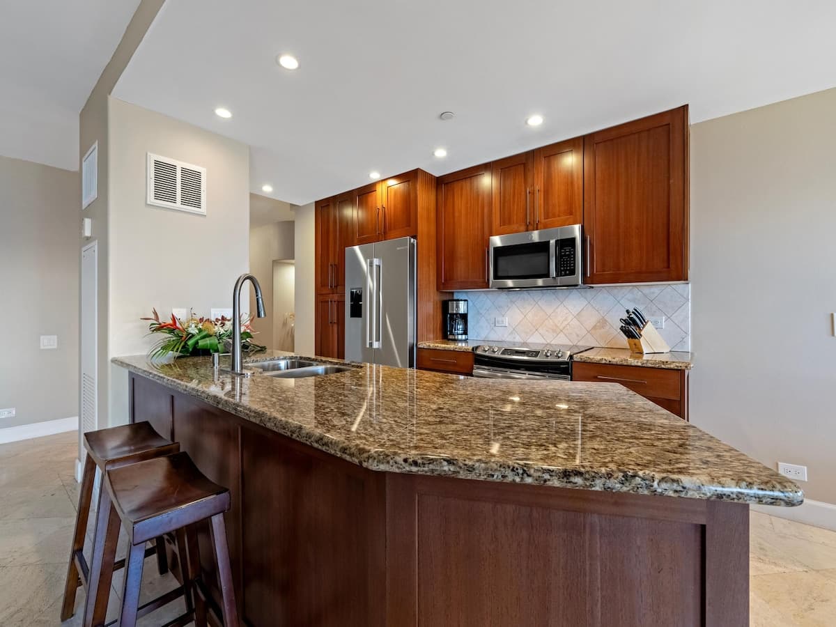 Condo in Kaanapali Beach · ★5.0 · 2 bedrooms · 3 beds · 2 baths - Photo 3