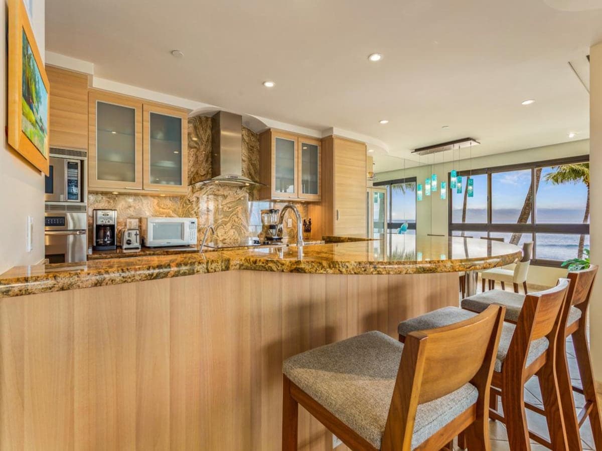 Condo in Kaanapali Beach · ★5.0 · 2 bedrooms · 3 beds · 2 baths - Photo 4