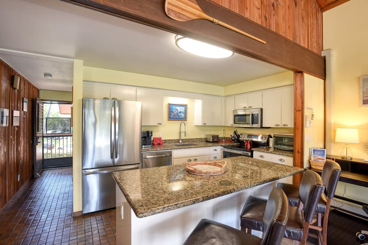 Condo in Kihei · ★4.84 · 2 bedrooms · 4 beds · 2 baths - Photo 4