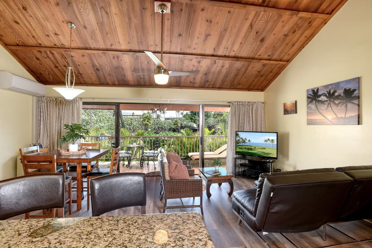 Condo in Kihei · ★4.84 · 2 bedrooms · 4 beds · 2 baths - Photo 5