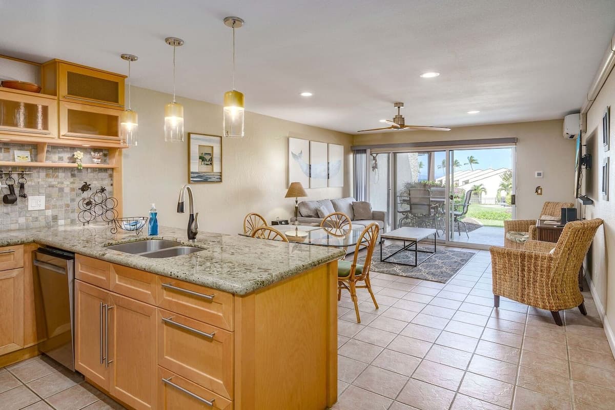 Condo in Kihei · ★4.88 · 1 bedroom · 2 beds · 1 private bath - Photo 2