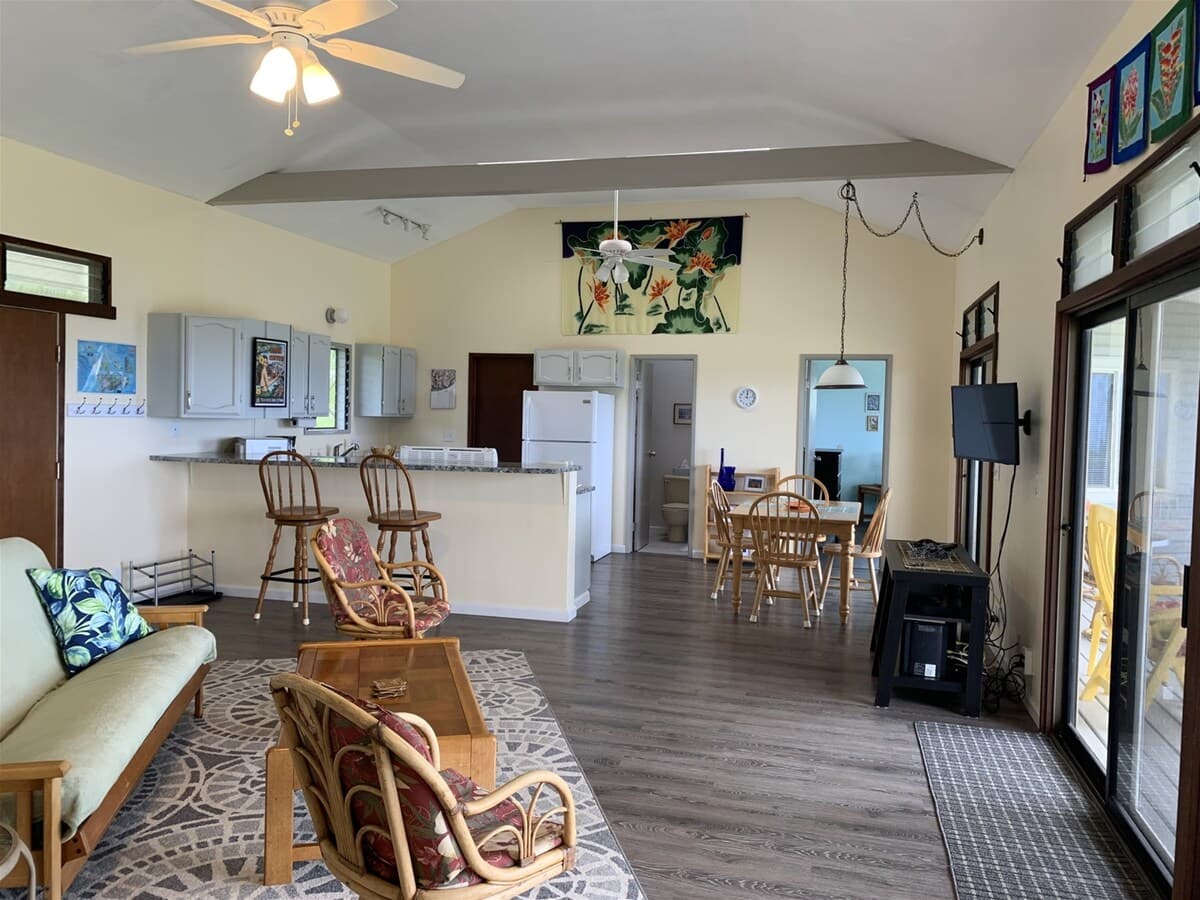 Home in Naalehu · ★4.81 · 2 bedrooms · 3 beds · 2 private baths - Photo 5