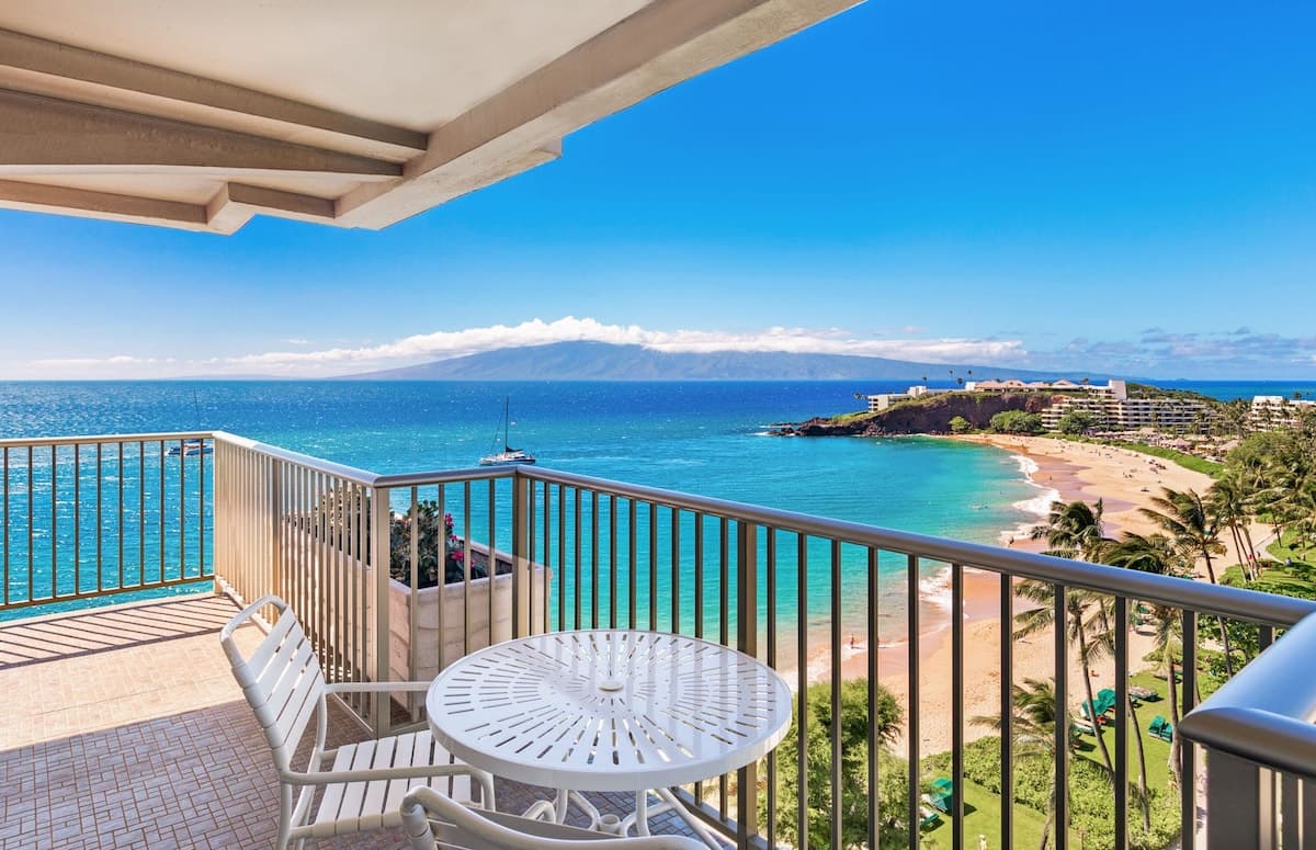 Condo in Lahaina · ★4.9 · 2 bedrooms · 3 beds · 2 baths - Photo 2