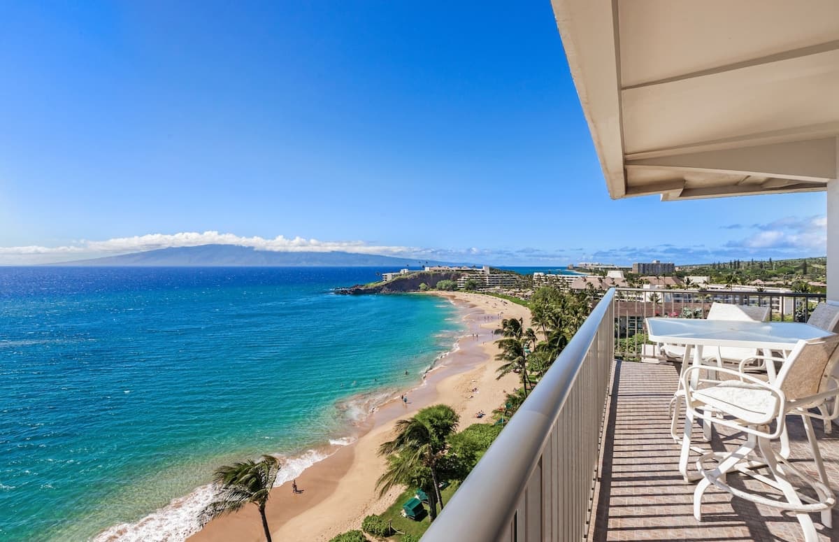 Condo in Lahaina · ★4.9 · 2 bedrooms · 3 beds · 2 baths - Photo 3