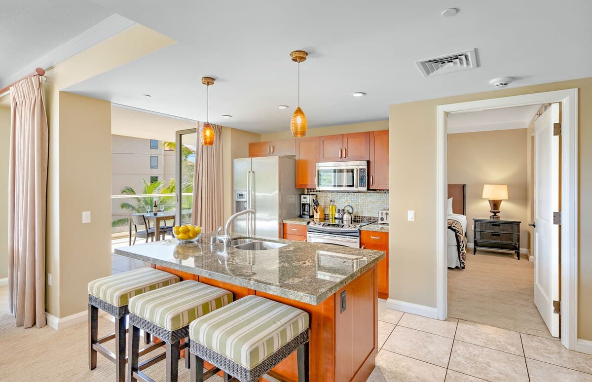 Condo in Lahaina · ★4.92 · 2 bedrooms · 3 beds · 2 baths - Photo 3