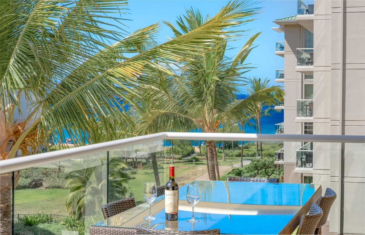 Condo in Lahaina · ★4.92 · 2 bedrooms · 3 beds · 2 baths - Photo 1