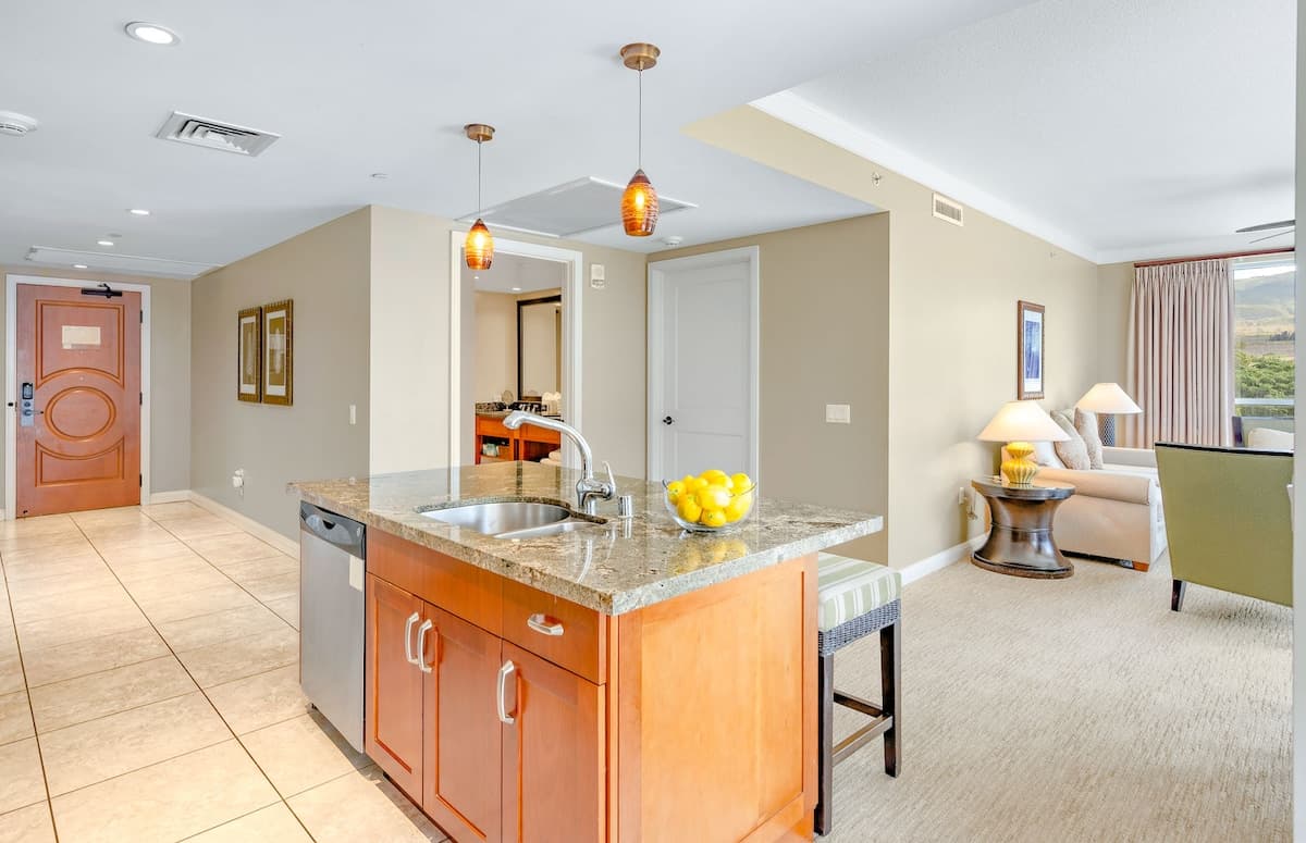 Condo in Lahaina · ★4.92 · 2 bedrooms · 3 beds · 2 baths - Photo 5