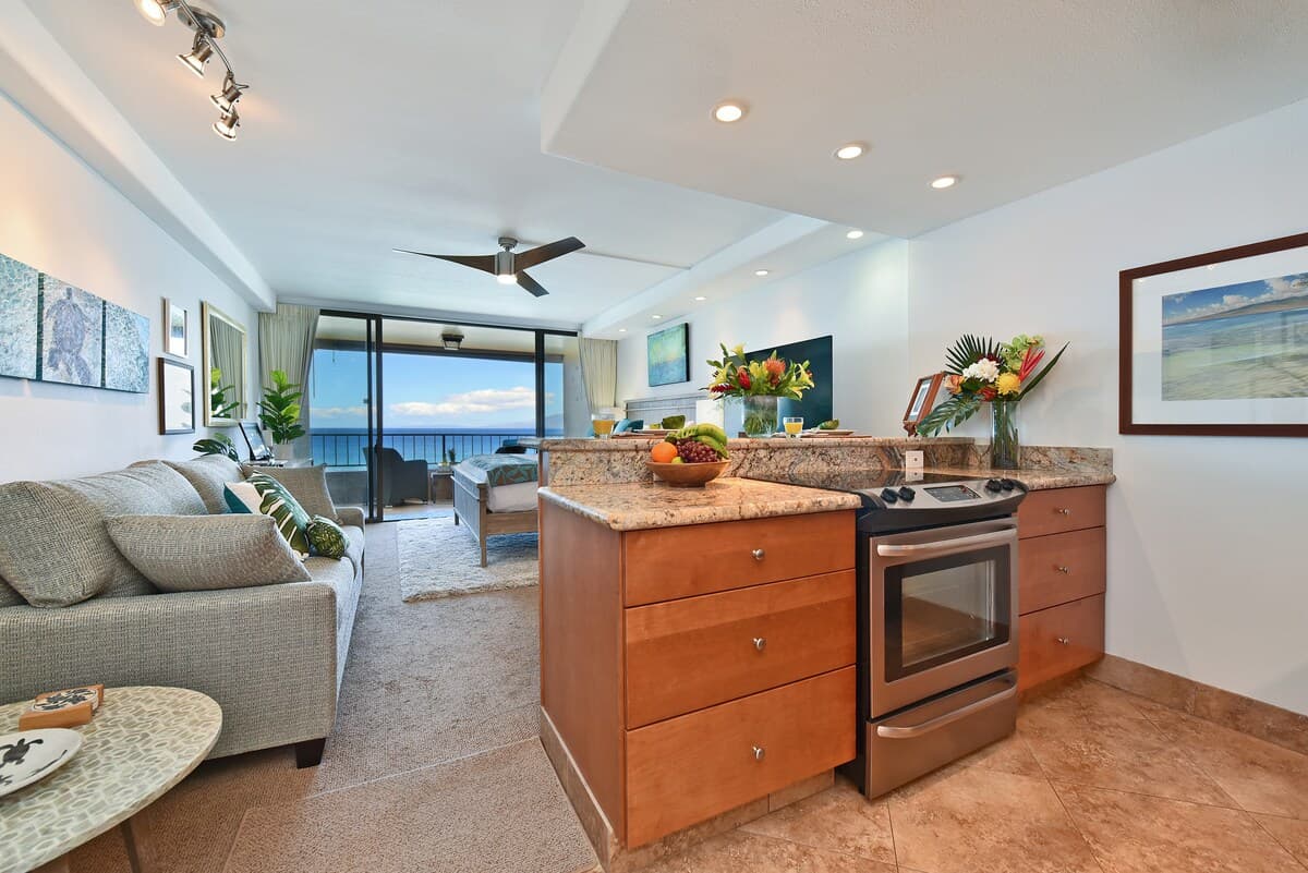 Condo in Lahaina · ★4.71 · 1 bedroom · 2 beds · 1 bath - Photo 4