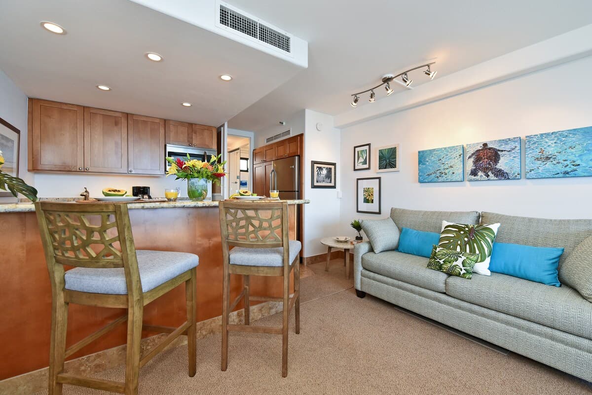 Condo in Lahaina · ★4.71 · 1 bedroom · 2 beds · 1 bath - Photo 3