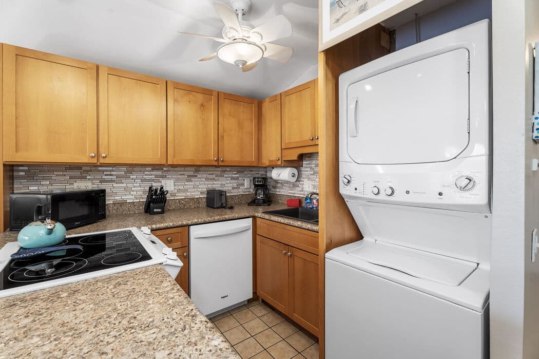 Condo in Kailua-Kona · ★4.83 · 1 bedroom · 2 beds · 1 bath - Photo 5
