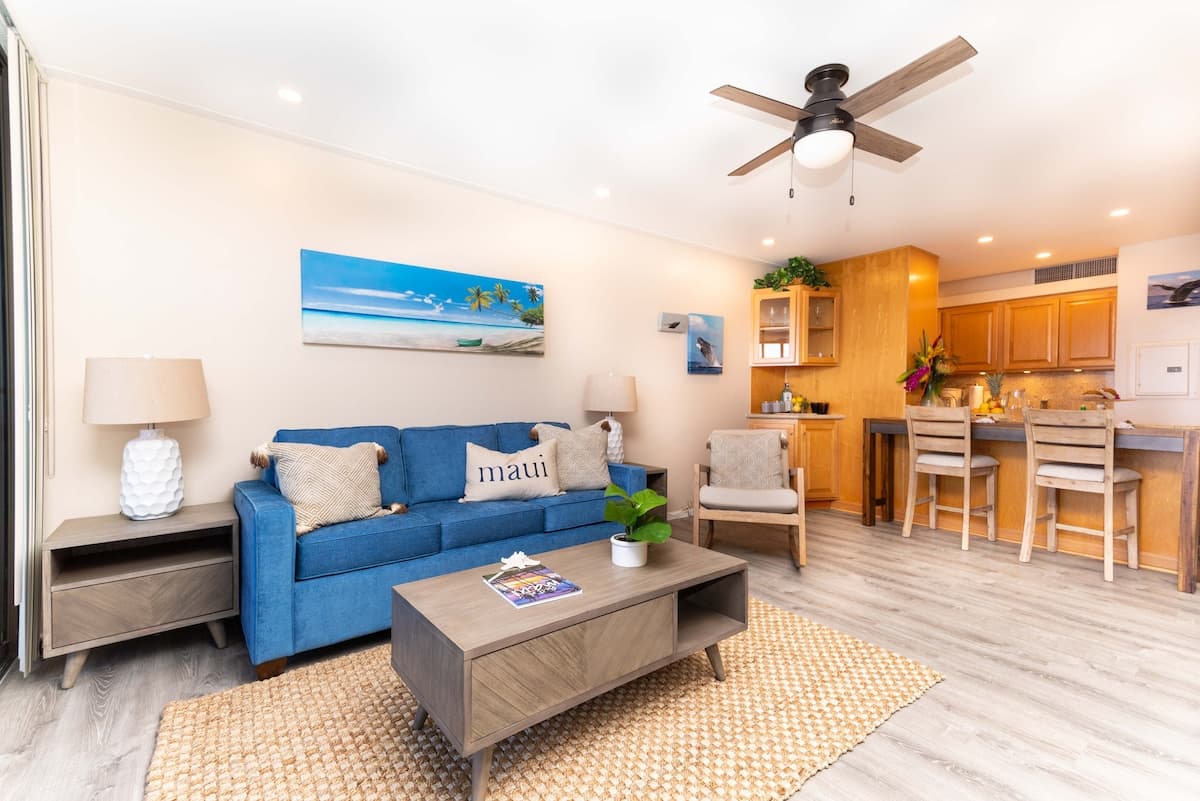 Condo in Lahaina · ★4.86 · 1 bedroom · 2 beds · 1 bath - Photo 4