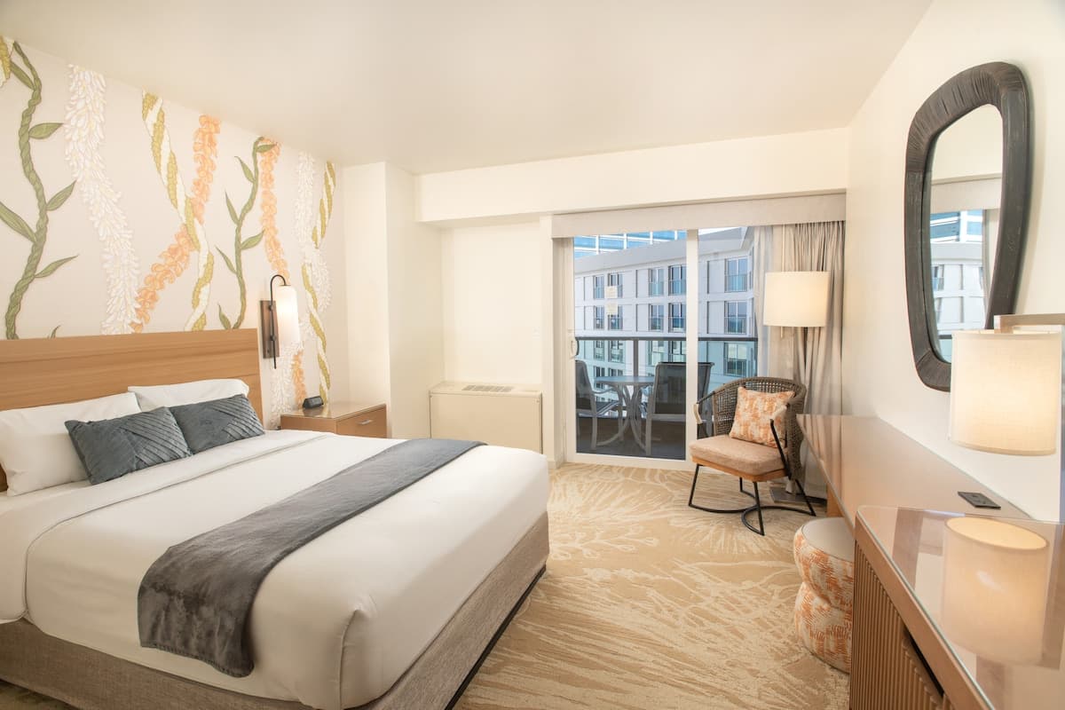Condo in Honolulu · ★4.11 · 1 bedroom · 1 bed · 1 private bath - Photo 1