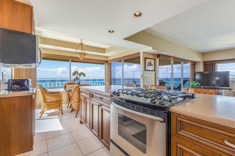 Condo in Honolulu · ★4.8 · 2 bedrooms · 3 beds · 2 shared baths - Photo 4