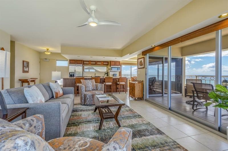 Condo in Honolulu · ★4.8 · 2 bedrooms · 3 beds · 2 shared baths - Photo 2