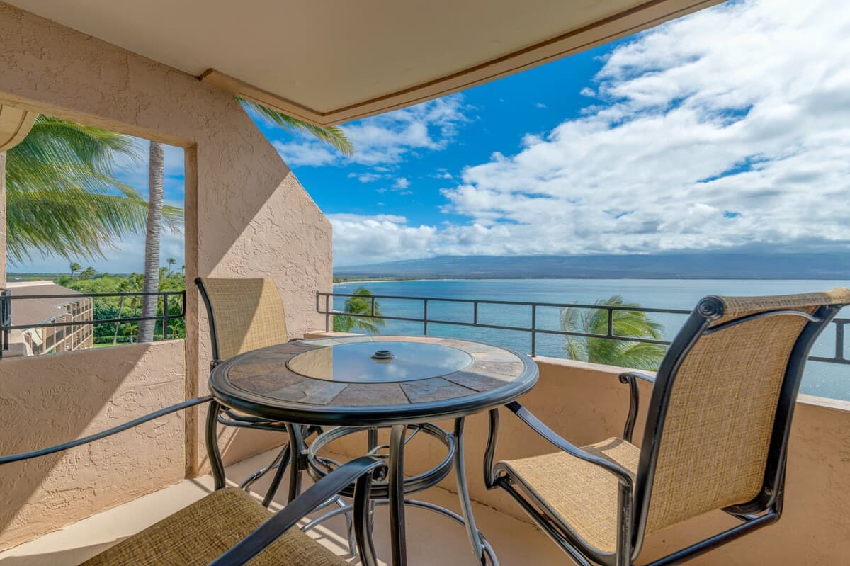 Condo in Wailuku · ★4.74 · 2 bedrooms · 3 beds · 2 private baths - Photo 2