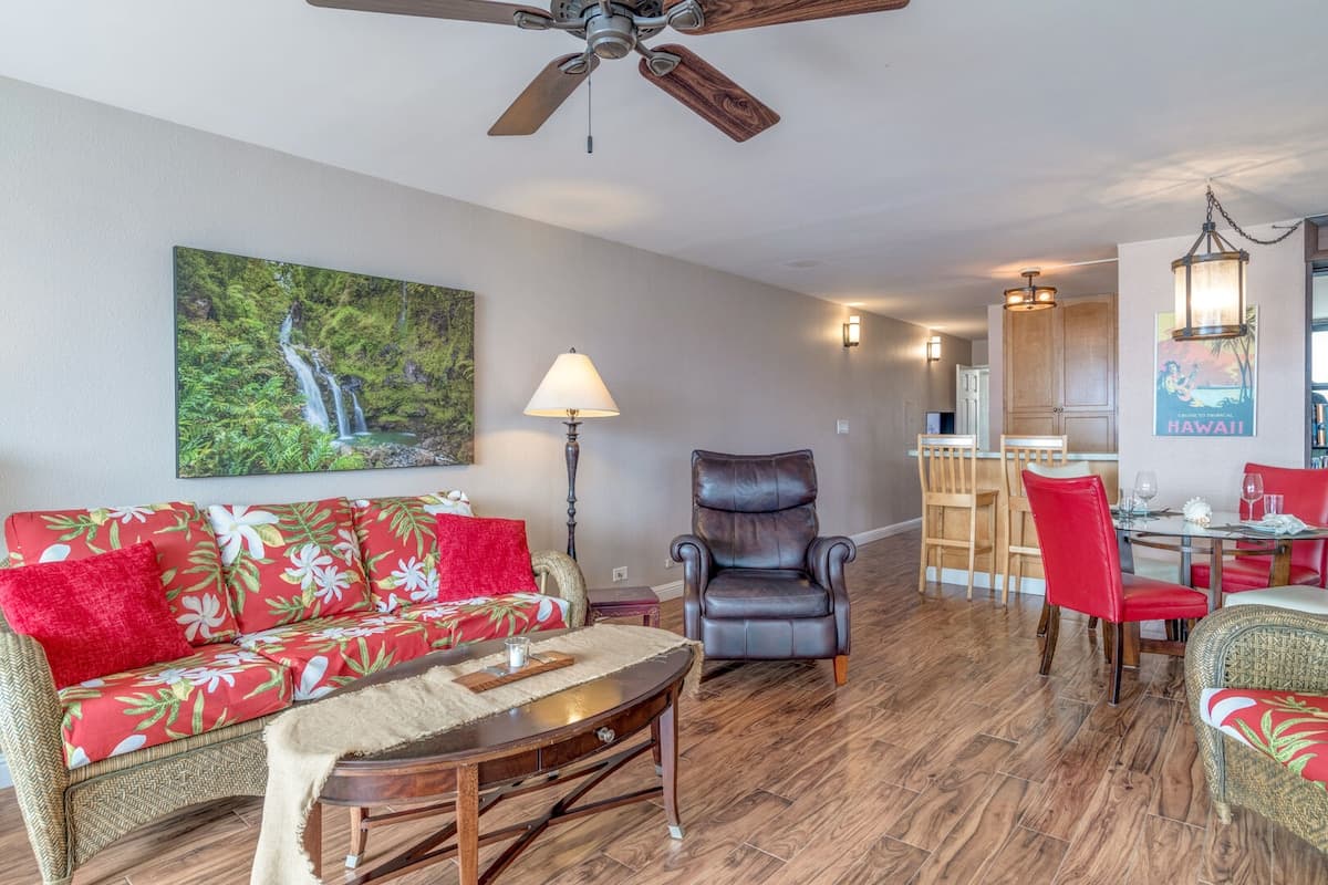 Condo in Wailuku · ★4.74 · 2 bedrooms · 3 beds · 2 private baths - Photo 3
