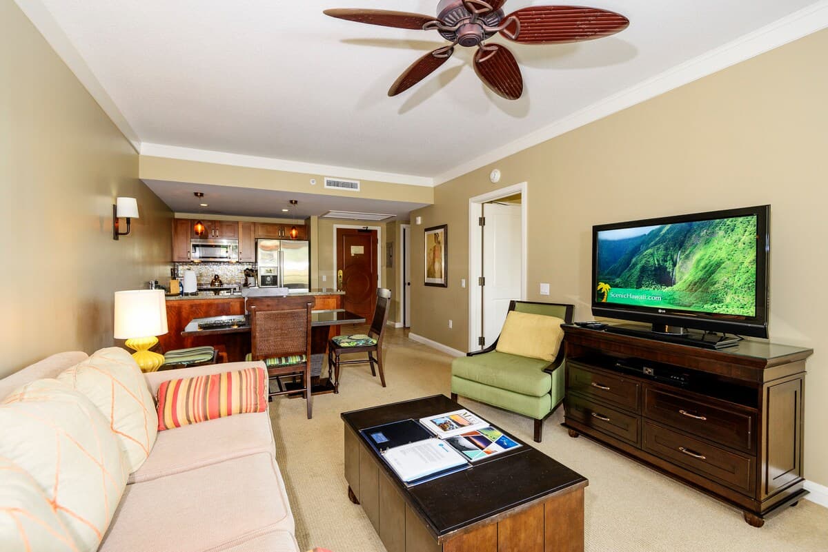 Condo in Lahaina · ★4.69 · 1 bedroom · 2 beds · 1 bath - Photo 4