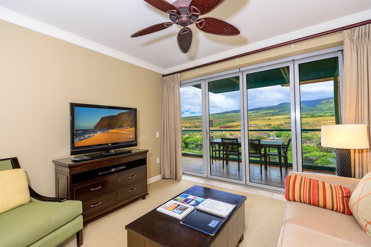 Condo in Lahaina · ★4.69 · 1 bedroom · 2 beds · 1 bath - Photo 1