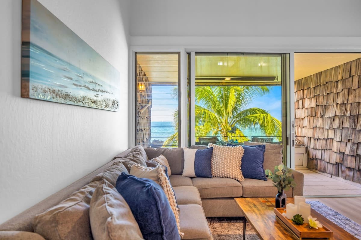 Condo in Lahaina · ★4.53 · 2 bedrooms · 4 beds · 2 baths - Photo 5