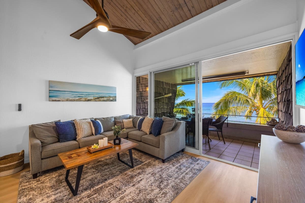 Condo in Lahaina · ★4.53 · 2 bedrooms · 4 beds · 2 baths - Photo 3