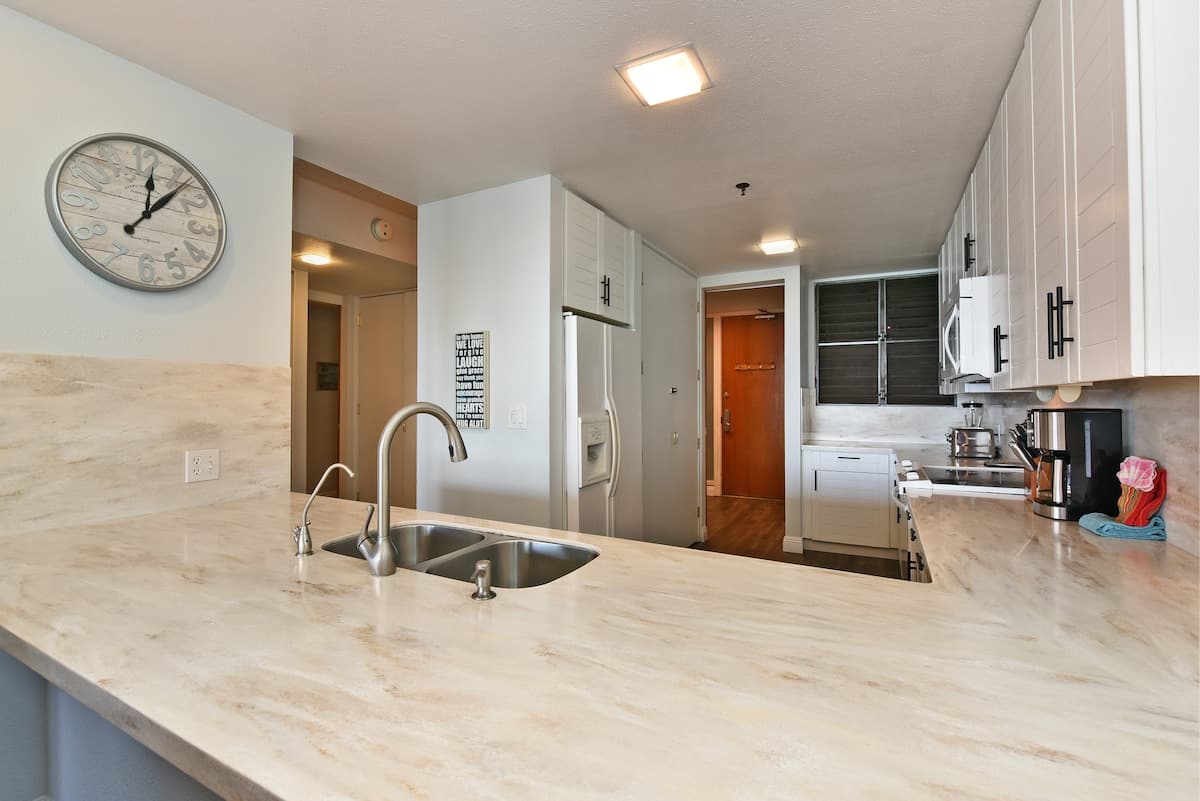 Condo in Lahaina · ★4.65 · 2 bedrooms · 4 beds · 2 baths - Photo 2