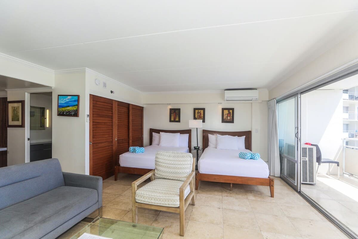 Condo in Honolulu · ★4.5 · 1 bedroom · 3 beds · 1 private bath - Photo 4