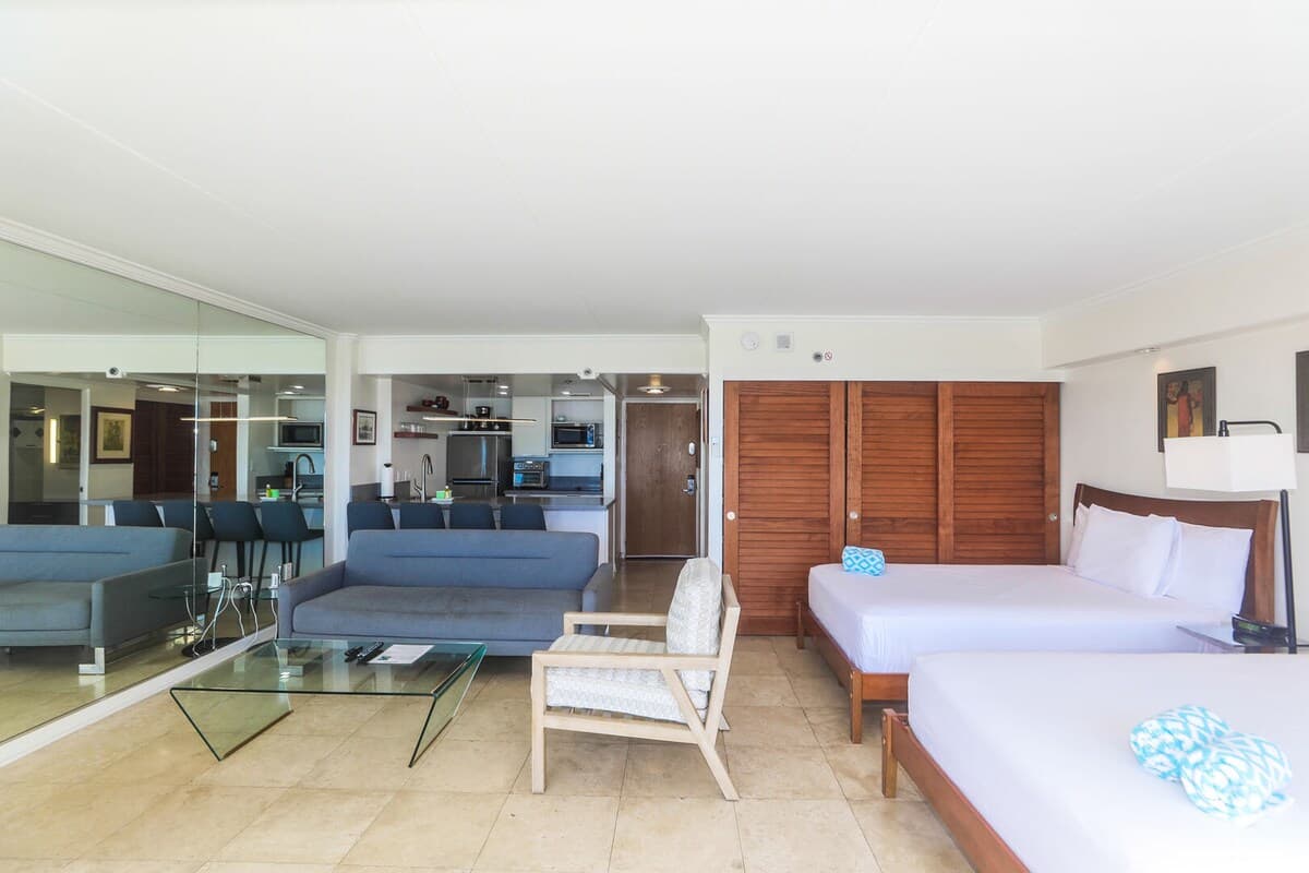 Condo in Honolulu · ★4.5 · 1 bedroom · 3 beds · 1 private bath - Photo 3