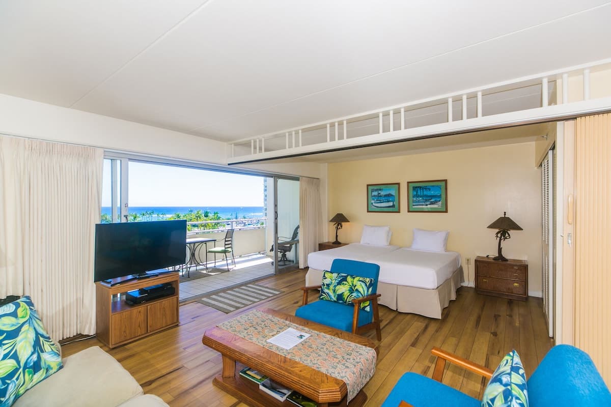 Condo in Honolulu · ★4.71 · 1 bedroom · 2 beds · 1 private bath - Photo 5