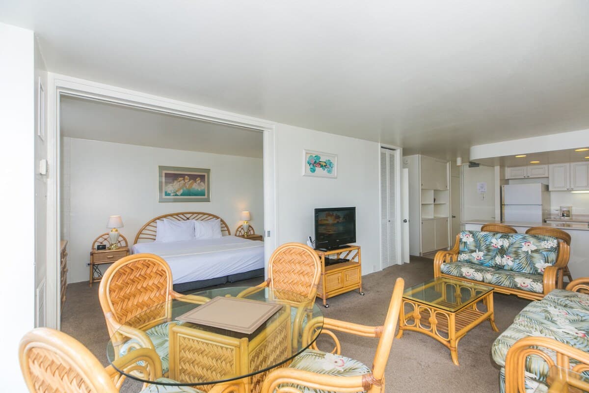 Island Oasis - Minutes to the Beach! - Photo 4