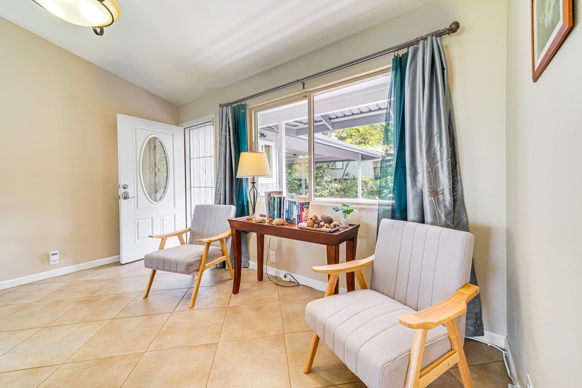 Home in Hilo · ★4.67 · 2 bedrooms · 2 beds · 1 shared bath - Photo 5