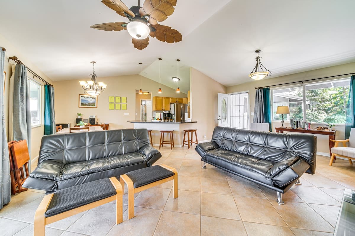 Home in Hilo · ★4.67 · 2 bedrooms · 2 beds · 1 shared bath - Photo 3