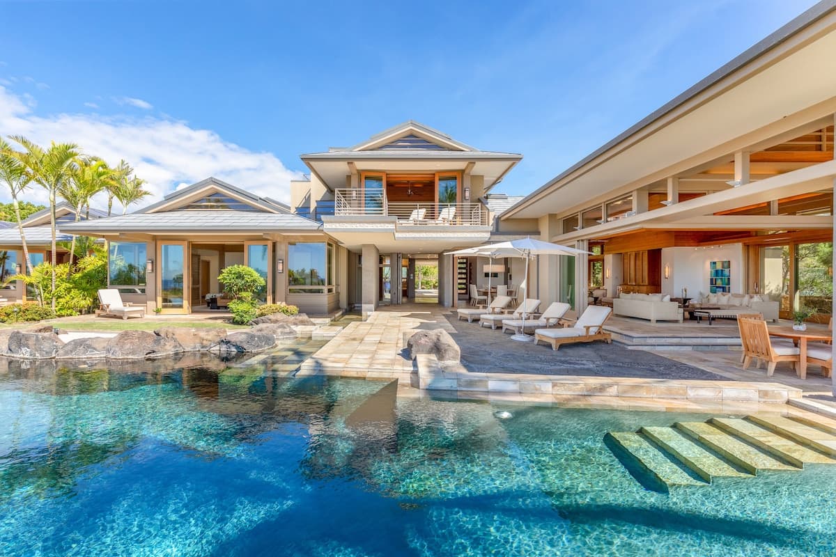 Home in Waimea · ★4.25 · 4 bedrooms · 6 beds · 6.5 baths - Photo 5