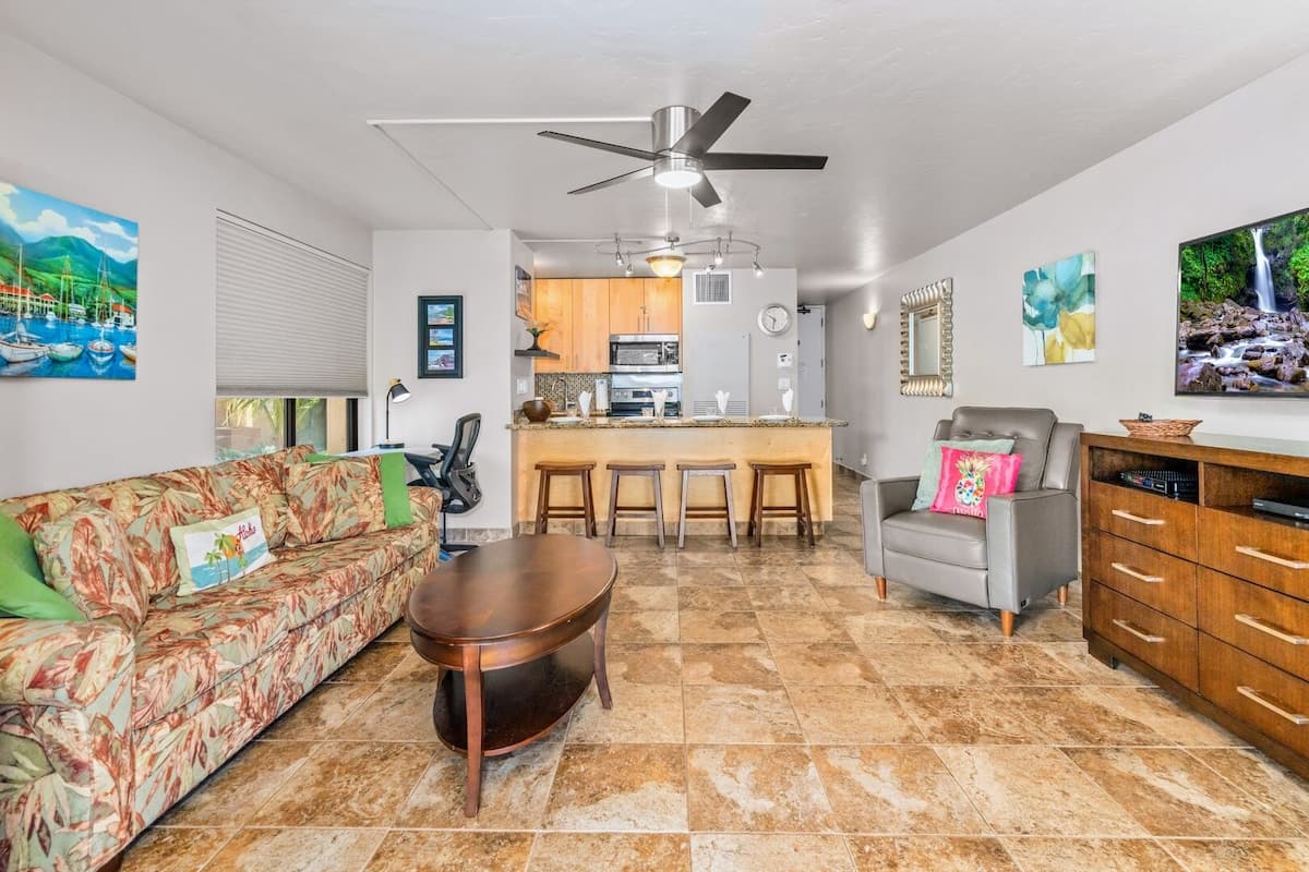 Condo in Kihei · ★4.71 · 1 bedroom · 2 beds · 1 bath - Photo 2