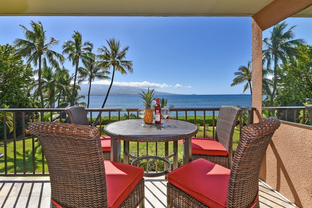 Condo in Wailuku · ★4.66 · 1 bedroom · 2 beds · 1 bath - Photo 1