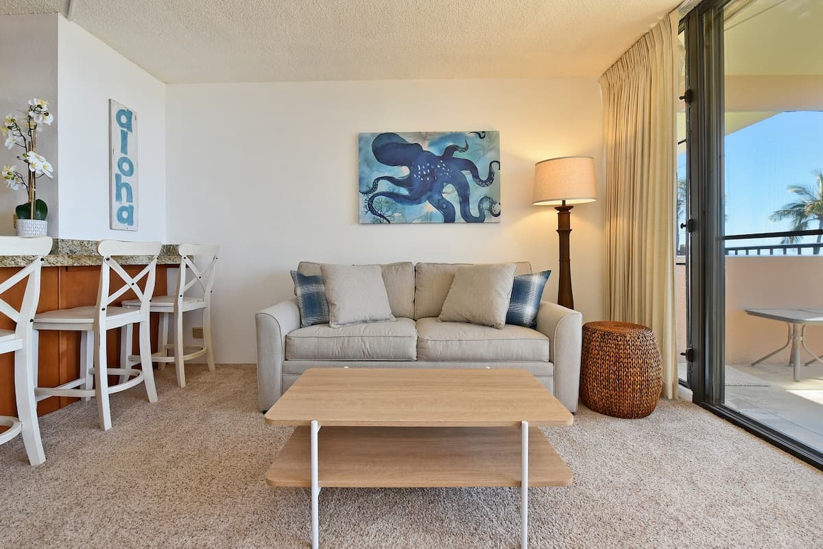 Condo in Wailuku · ★4.66 · 1 bedroom · 2 beds · 1 bath - Photo 3