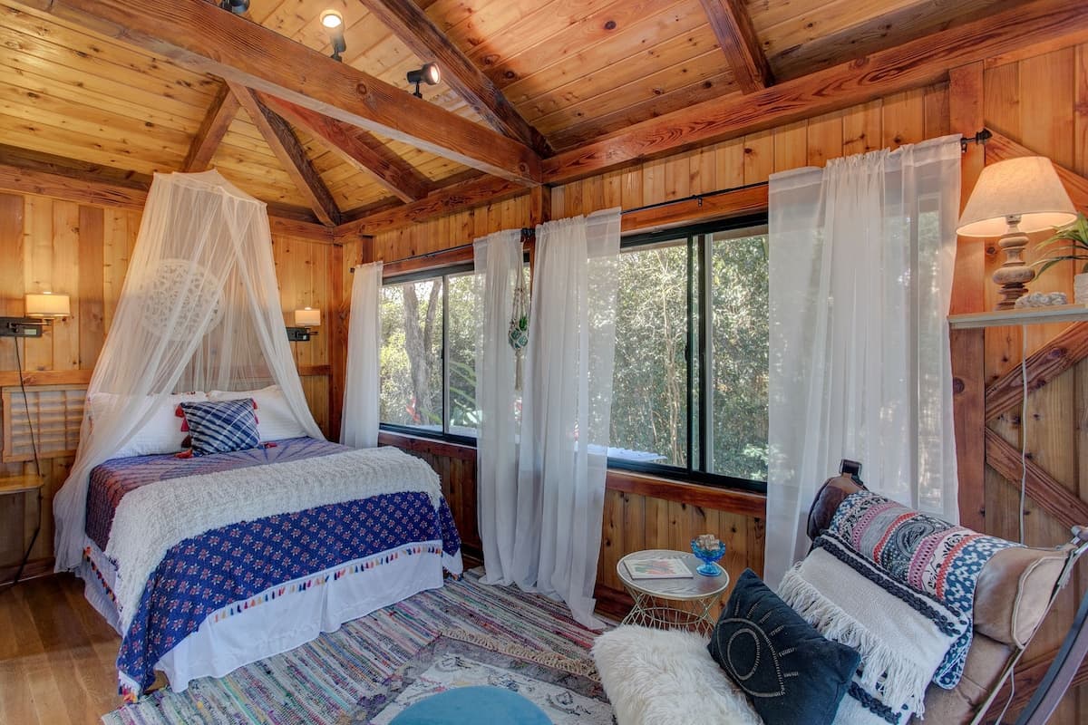 Home in Keaau · ★4.6 · 1 bedroom · 1 bed · 1.5 baths - Photo 5