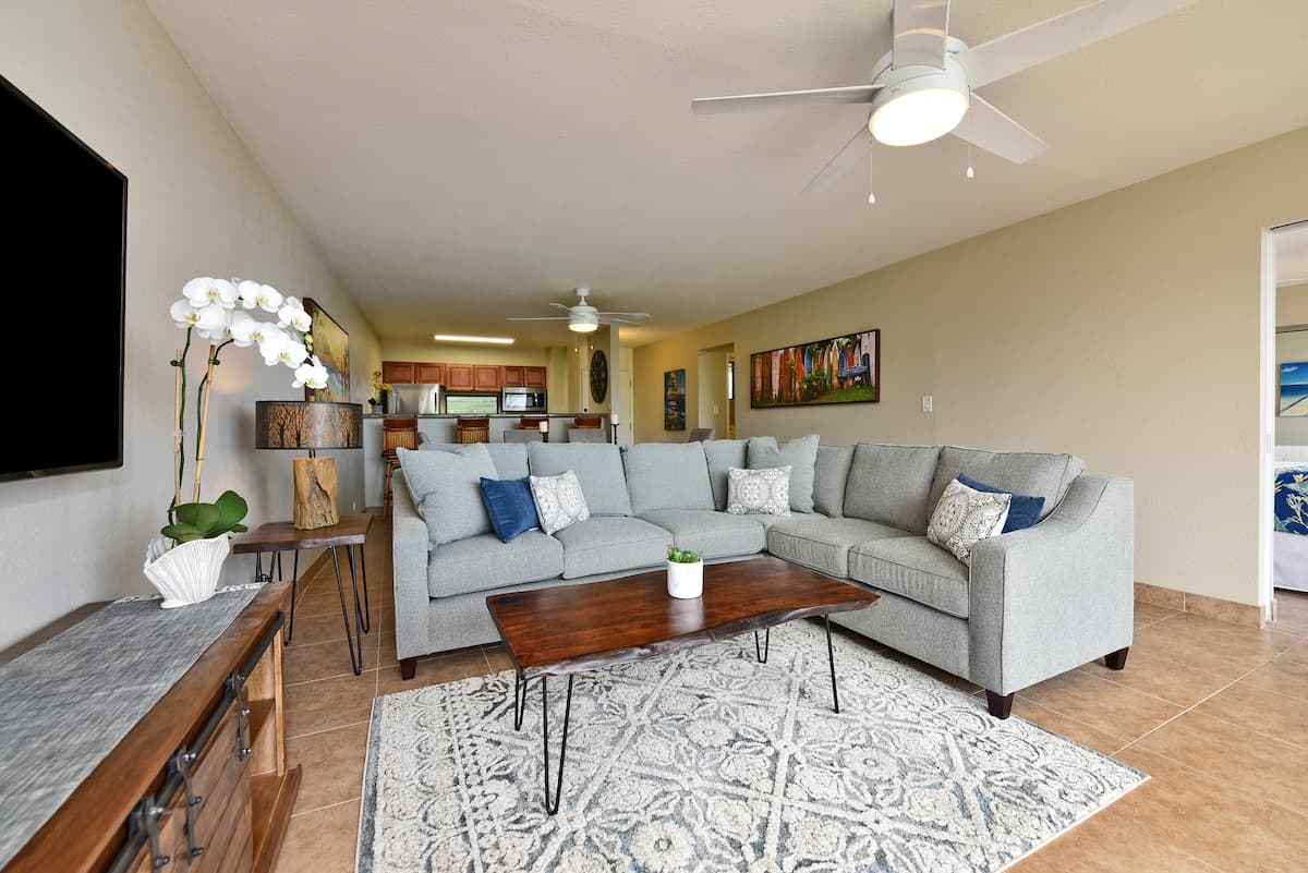Condo in Lahaina · ★4.71 · 2 bedrooms · 3 beds · 2 private baths - Photo 2