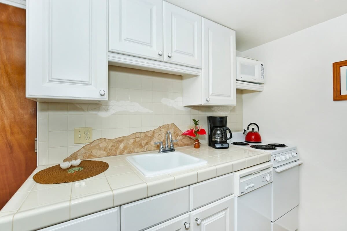 Waikiki 1 Bdrm/2bath and Amenities PLUS - Photo 5