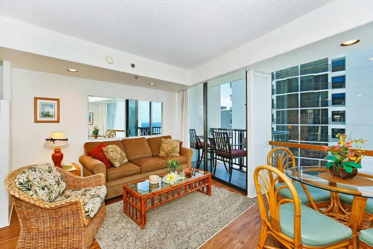 Waikiki 1 Bdrm/2bath and Amenities PLUS - Photo 1