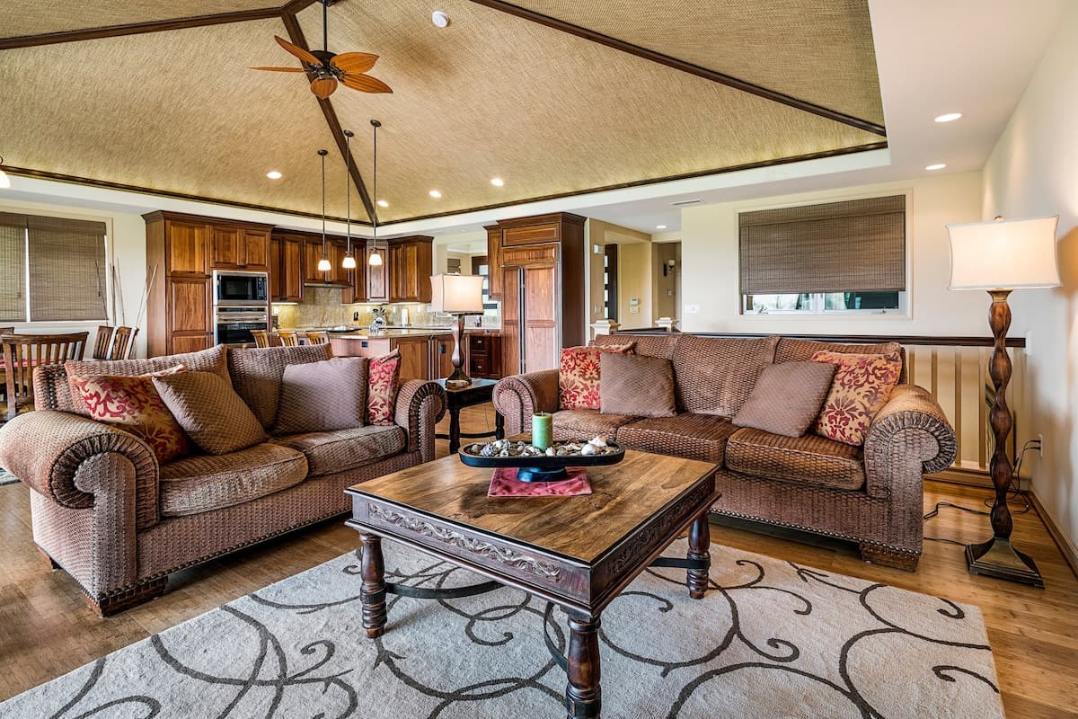 3-Bed w/ Private Pool Dec. - Photo 3
