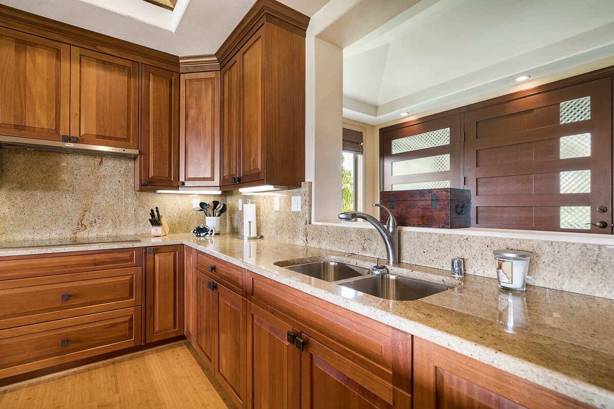 3-Bed w/ Private Pool Dec. - Photo 5