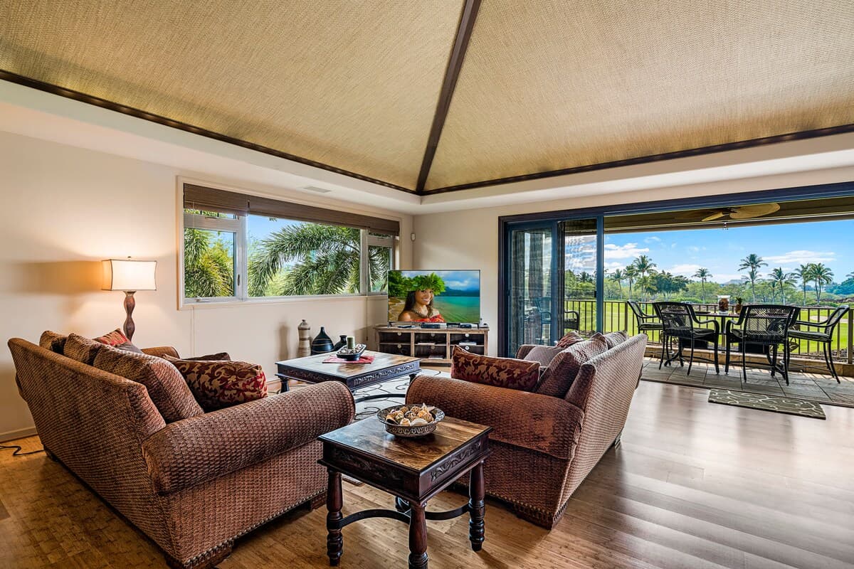 3-Bed w/ Private Pool Dec. - Photo 2